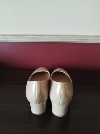 Zapatos MARIPAZ nude tacón bajo 40.