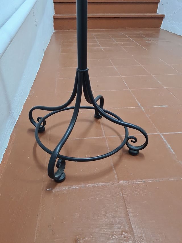 Perchero negro metal - pie