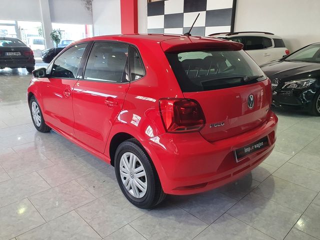 Volkswagen Polo, ordenador, aire acondicionado...