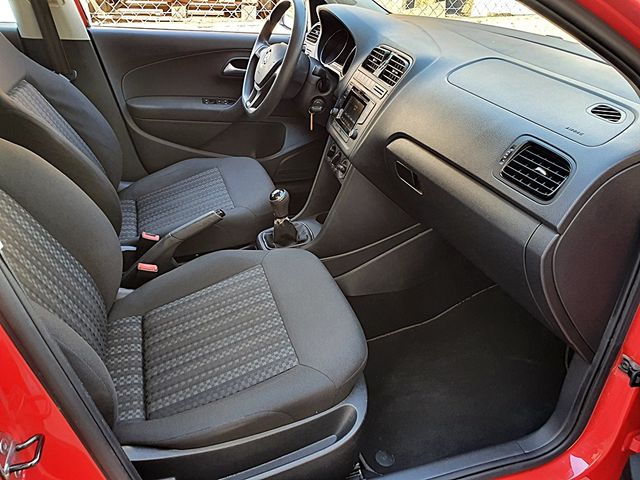 Volkswagen Polo, ordenador, aire acondicionado...