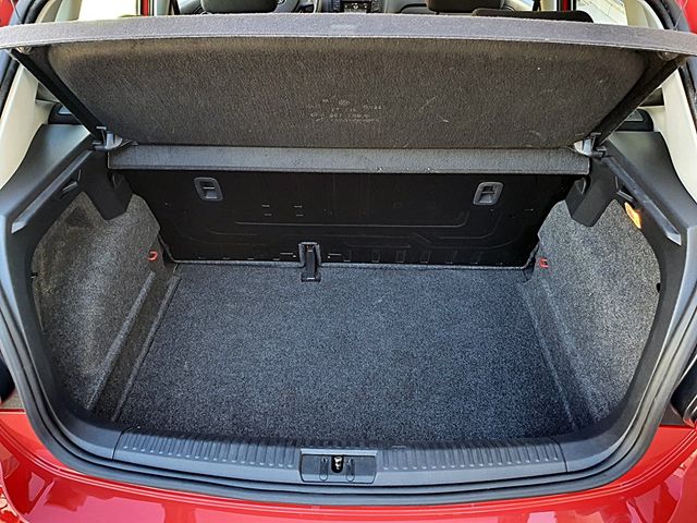 Volkswagen Polo, ordenador, aire acondicionado...
