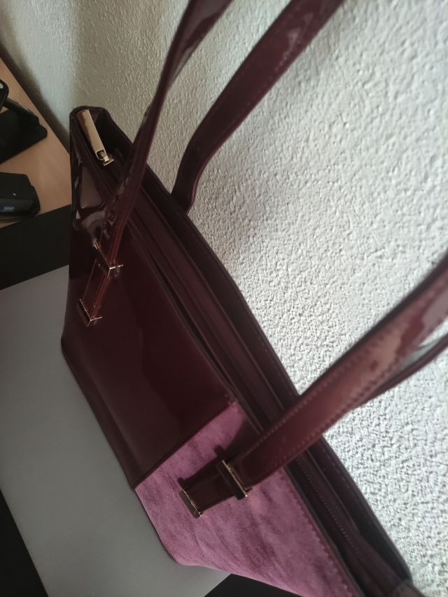 Bolso de hombros  color burdeos