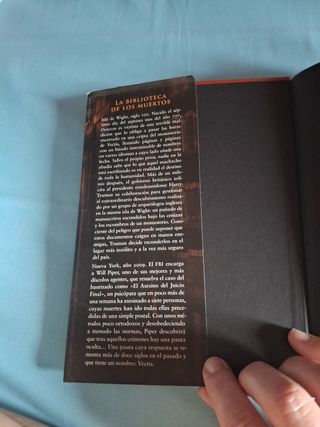 La biblioteca de los muertos