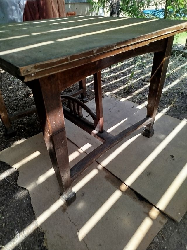 Mesa antigua de madera