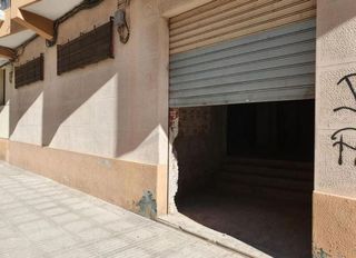 Local comercial en venta en L'Alquenència en Alzira