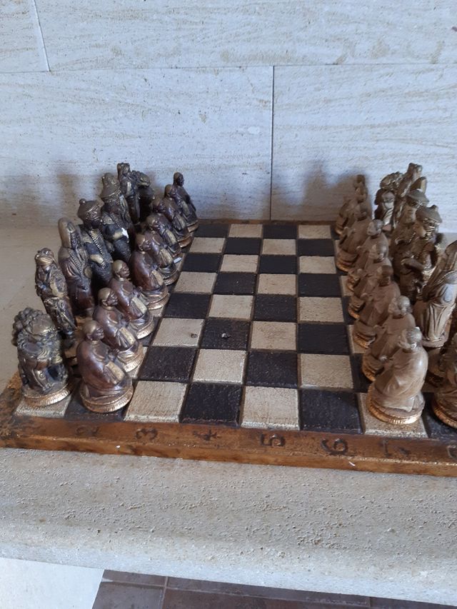 Scacchi policromi, oro e argento