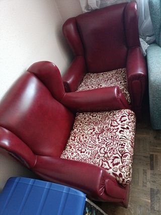 Sofá rojo de piel sintética