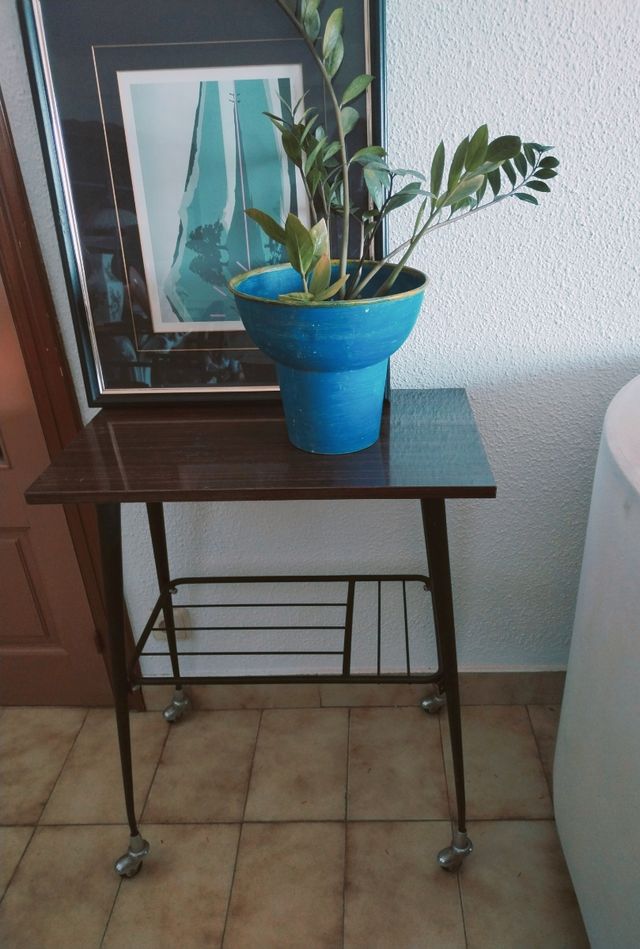 Tavolo ausiliario vintage con ruote