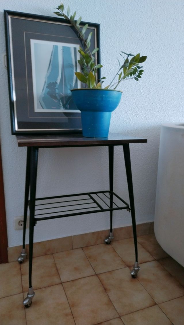 Tavolo ausiliario vintage con ruote