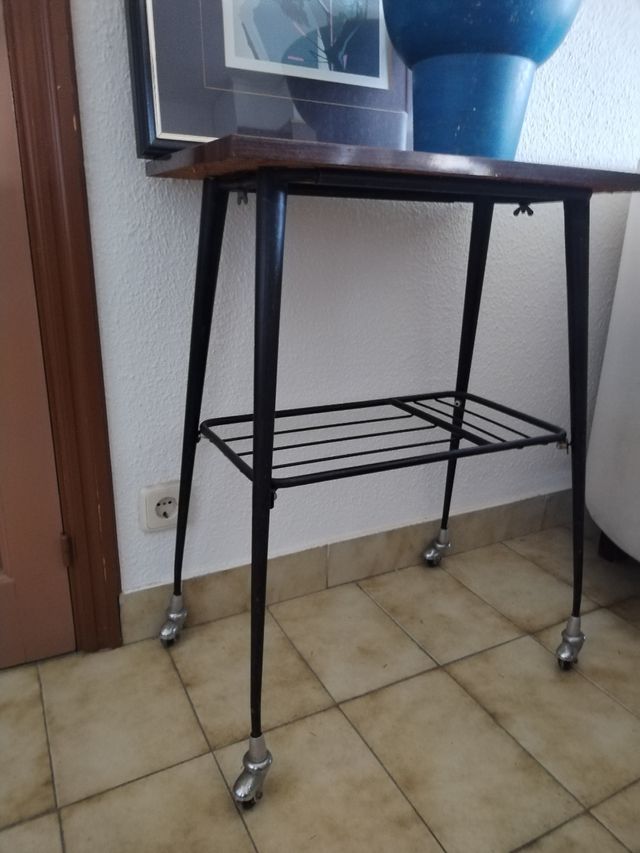 Tavolo ausiliario vintage con ruote