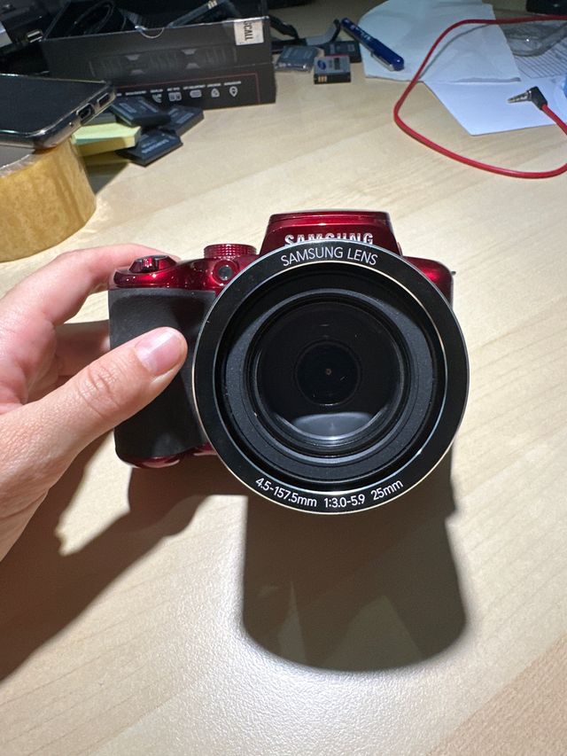 Cámara Samsung WB2100 roja