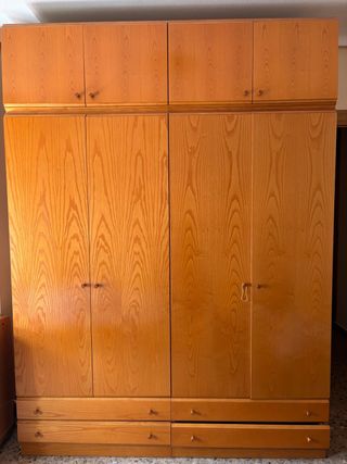 Armario madera maciza grande