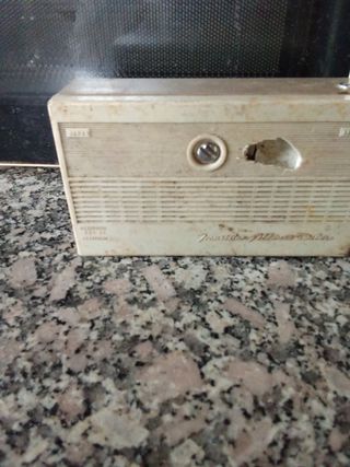 Radio antigua Sanyo.