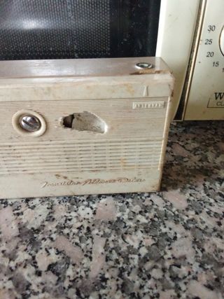 Radio antigua Sanyo.