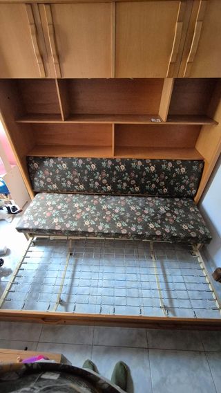 Sofá cama nido con estanterías