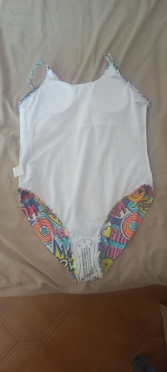 Bañadores niña 14 años. Venta en lote.