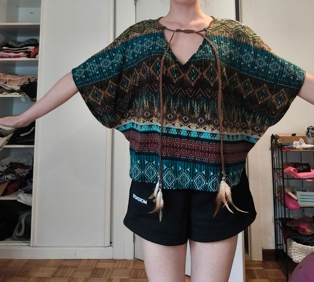 Poncho boho, kaftán, blusón hippie.