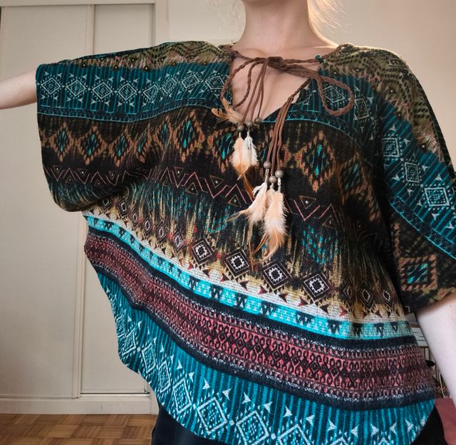 Poncho boho, kaftán, blusón hippie.