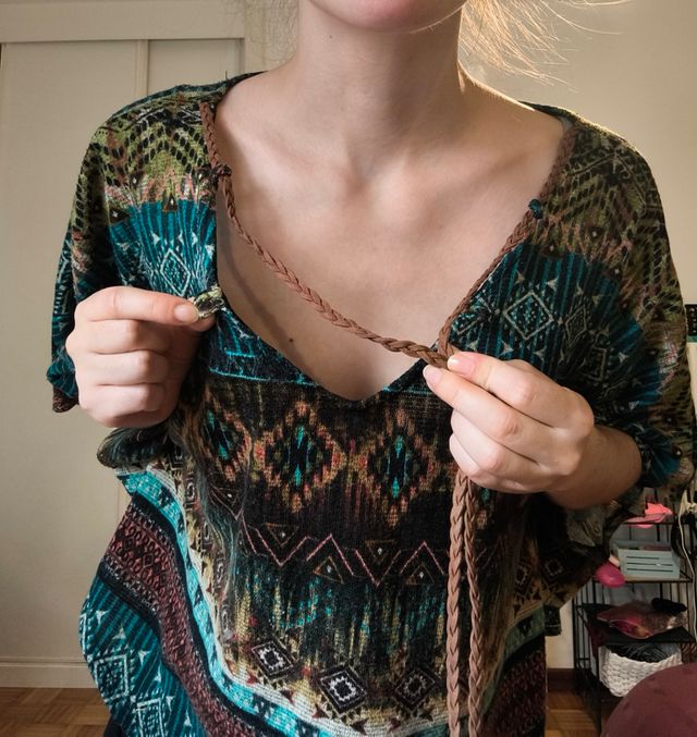 Poncho boho, kaftán, blusón hippie.