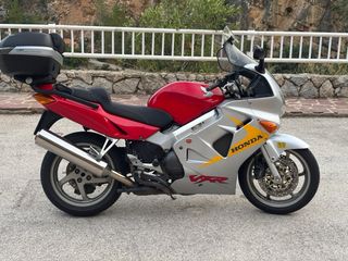 Honda VFR 800 FI 50 aniversario