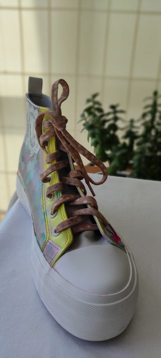 Playeras bota personalizadas a mano.