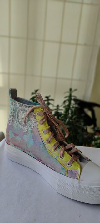 Playeras bota personalizadas a mano.