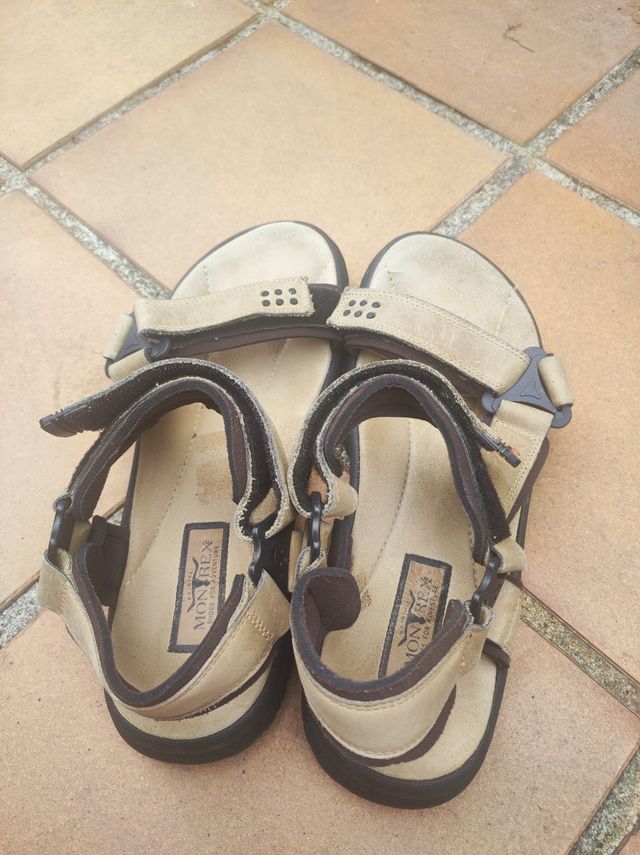 Sandalias MONTREX beige y marrón muy resistentes