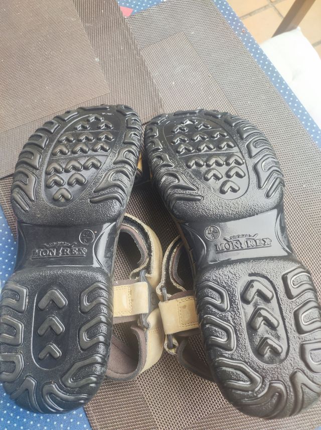 Sandalias MONTREX beige y marrón muy resistentes