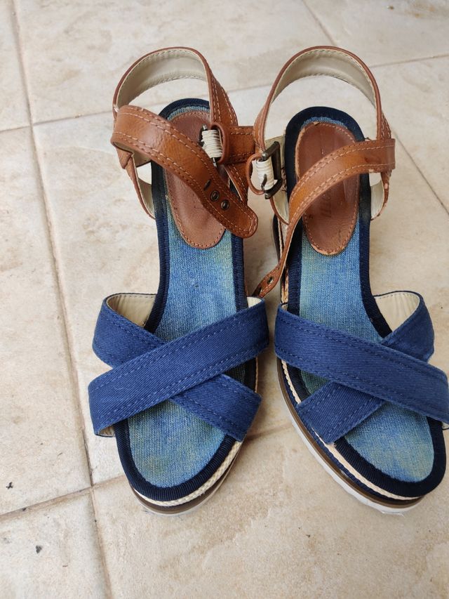 Sandalias cuña azul marino