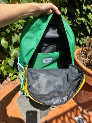 Mochila juvenil verde-amarilla. NUEVA