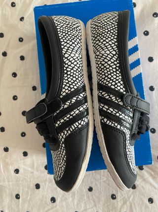 Zapatillas Adidas Adria Low - 36