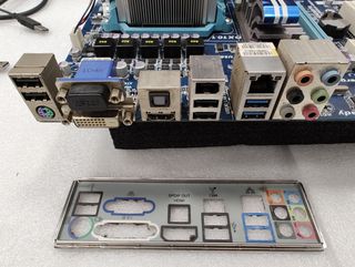 Placa base GIGABYTE GA-880GA-UD3H + CPU + RAM