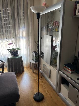 Lámpara pie moderna - blanca y negra