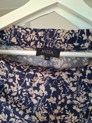 Pantalón fluido estampado flores