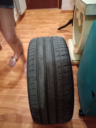 Neumáticos 245/35/20 usados