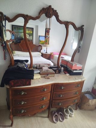 Armario Cómoda Cama Mesitas Sillas