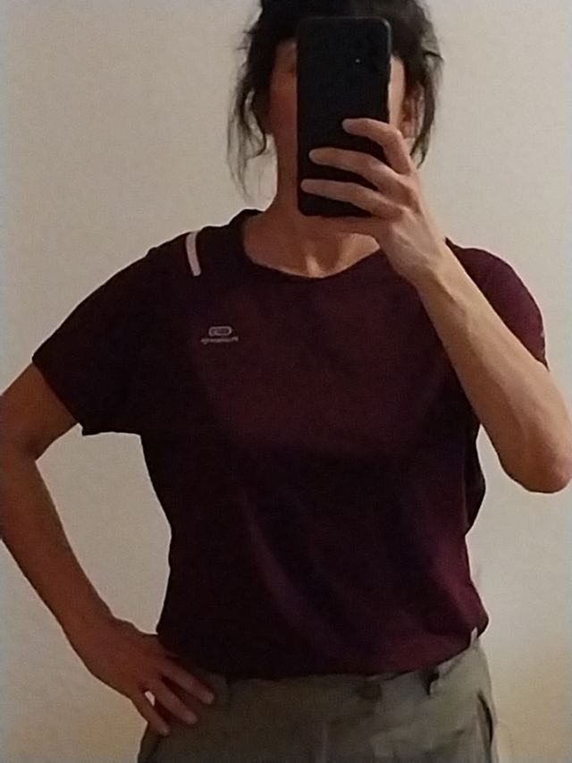 Camiseta Kalenji running color granate oscuro