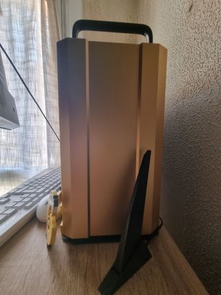 PC mini ITX - Negro y Dorado

