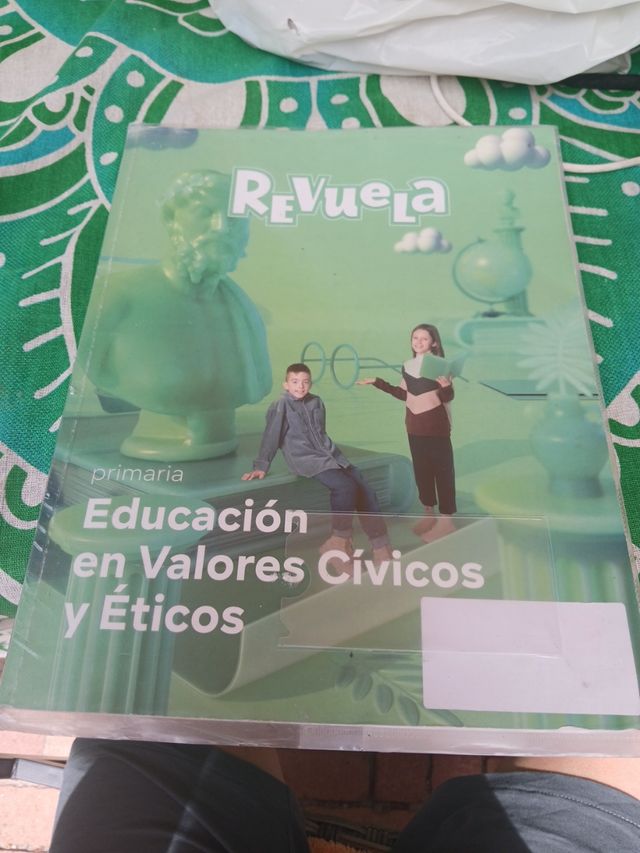 Valores sociales y cívicos. Revuela