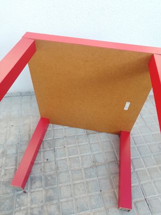 Mesita Ikea roja 55x55x45cm