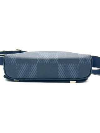 Bolso Louis Vuitton District PM Azul