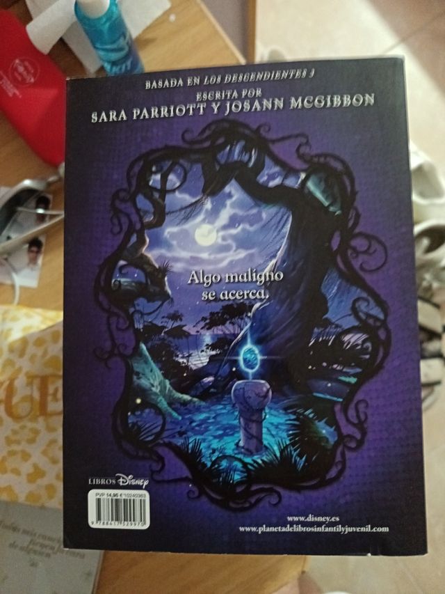 Los Descendientes. Huida de la Isla de los Perd...