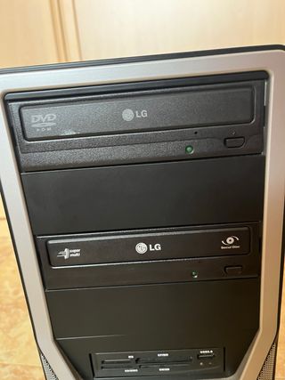 Torre PC Pentium plata