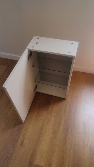 Dos armarios de baño blanco con 2 baldas de vidrio