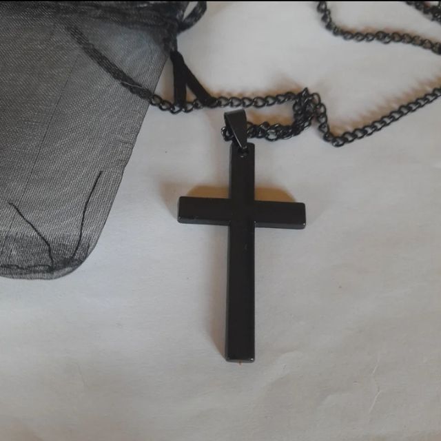 Colgante Cruz Negra Acero con cadena