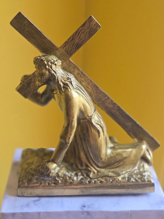 Figura Jesús con cruz - calamina