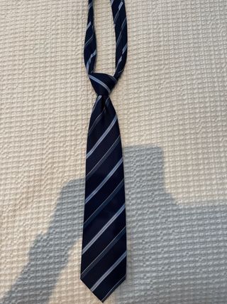 Corbata Zara Man azul y blanca