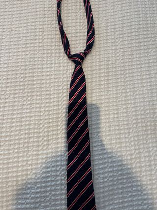 Corbata Zara Man azul y blanca