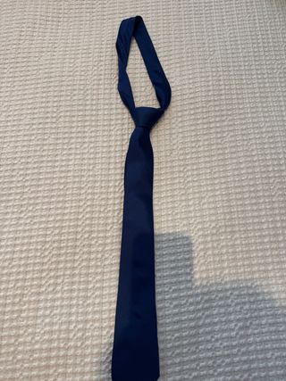 Corbata Zara Man azul y blanca