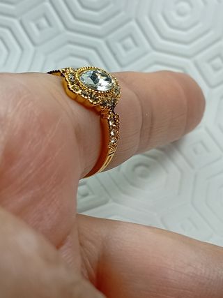Anello oro con zirconi bianchi